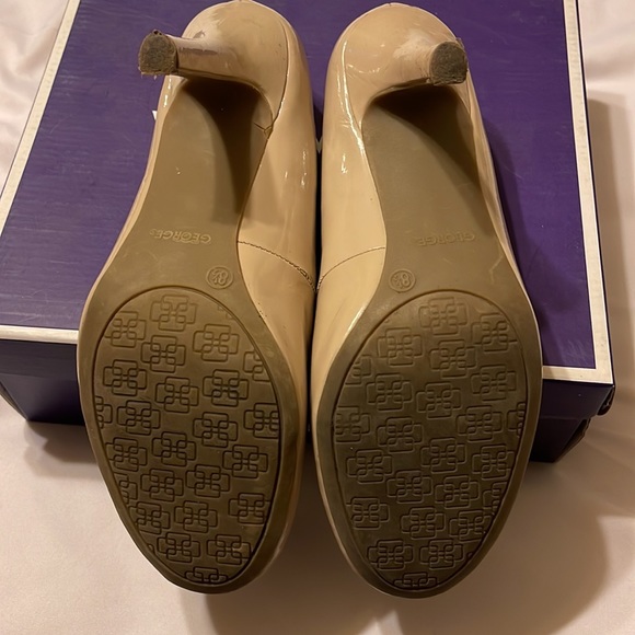 Tan Pumps - Picture 9 of 10